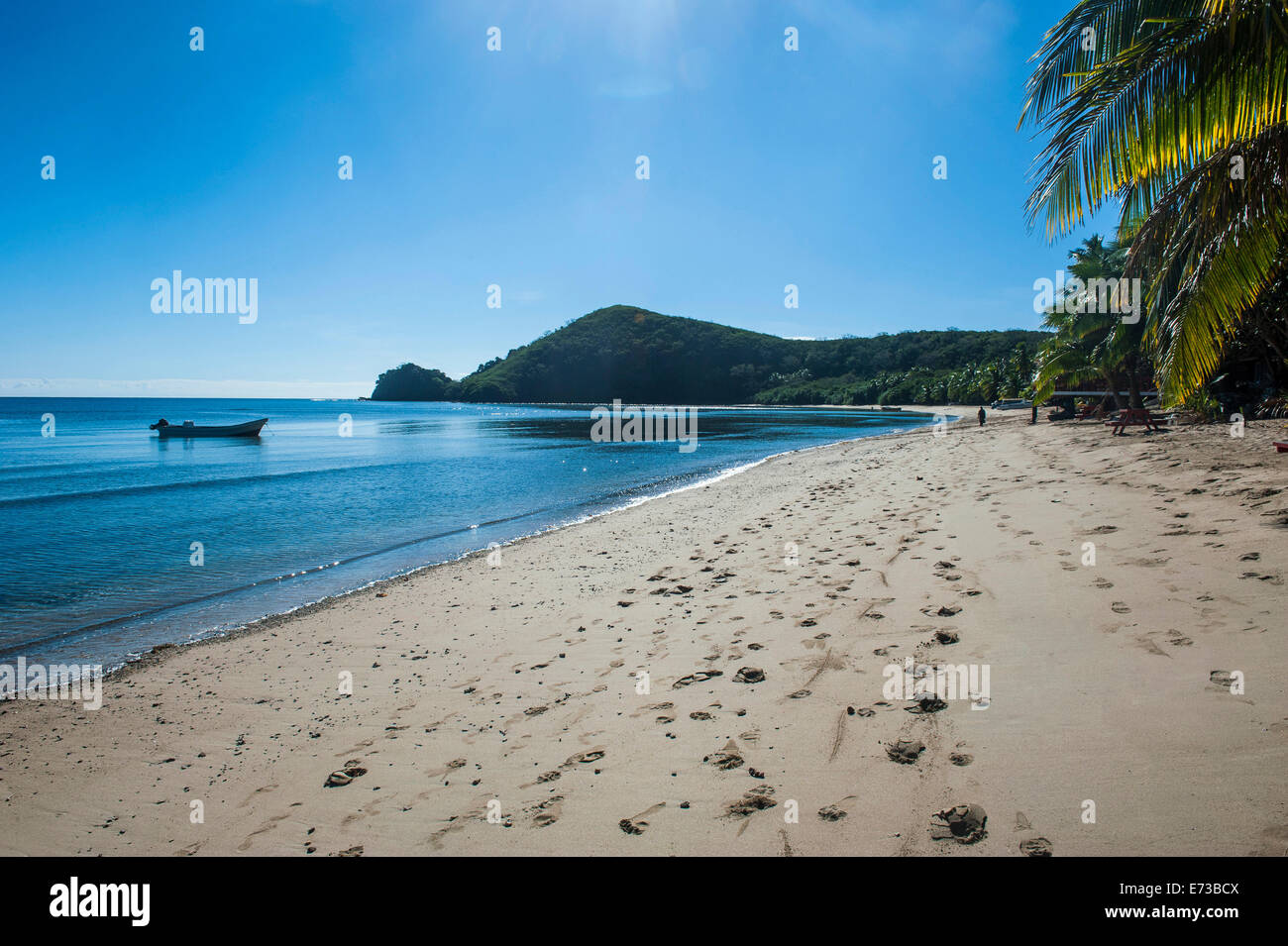 Plage de sable blanc sur Eco-Tour Korovou Resort, Naviti, Yasawas, Fidji, Pacifique Sud, du Pacifique Banque D'Images