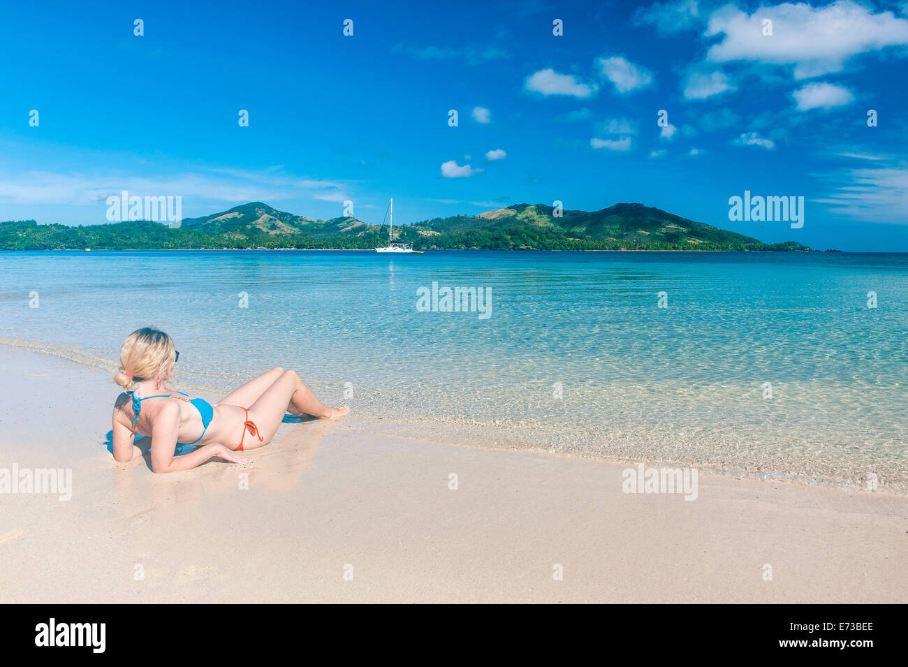 Woman au eaux claires de Nanuya Lailai island, le blue lagoon, Yasawas, Fidji, Pacifique Sud, du Pacifique Banque D'Images Woman au eaux claires de Nanuya Lailai island, le blue lagoon, Yasawas, Fidji, Pacifique Sud, du Pacifique Banque D'Images