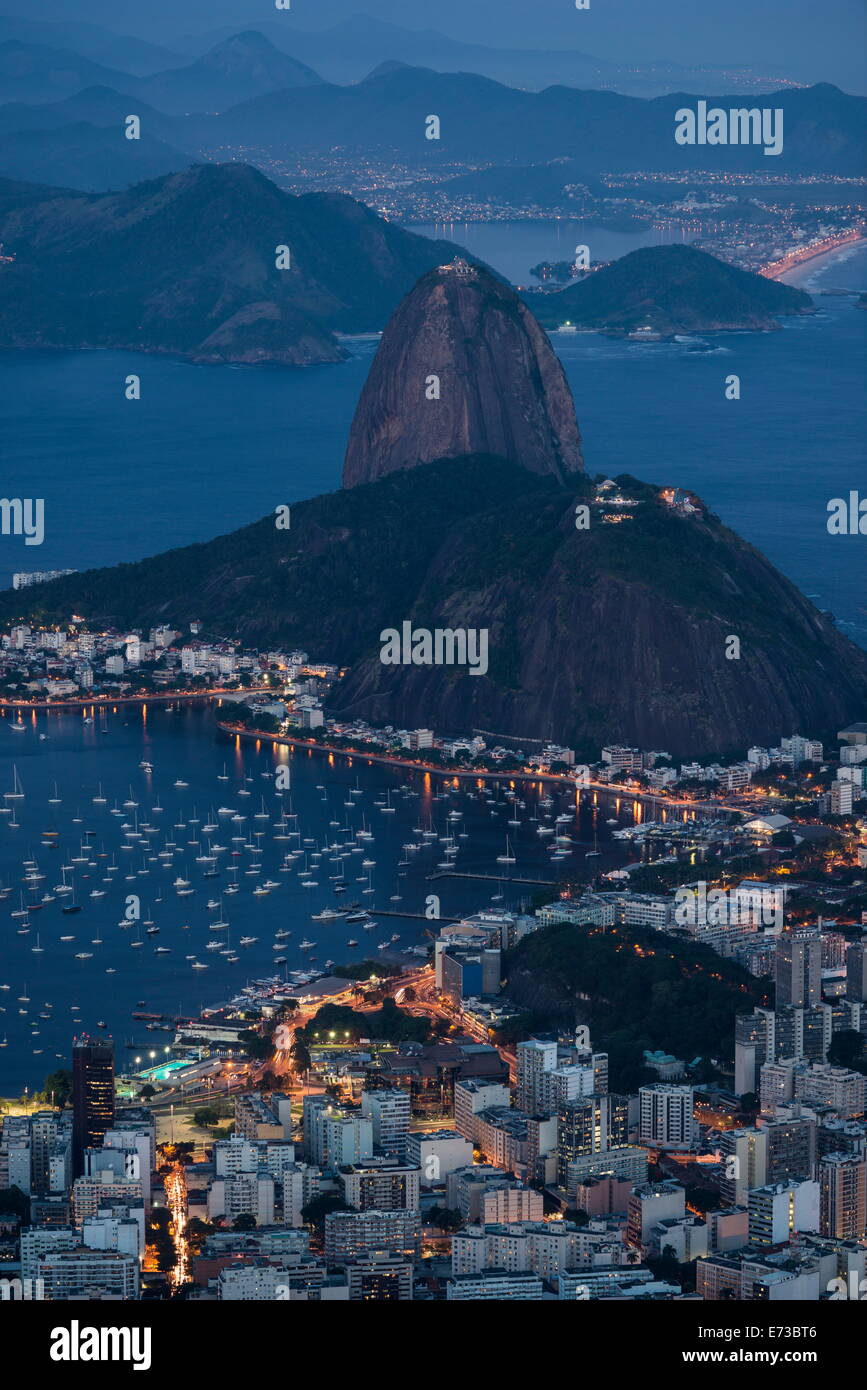 Vue du Cristo Redentor sur Rio de Janeiro, Corcovado la nuit, Rio de Janeiro, Brésil, Amérique du Sud Banque D'Images