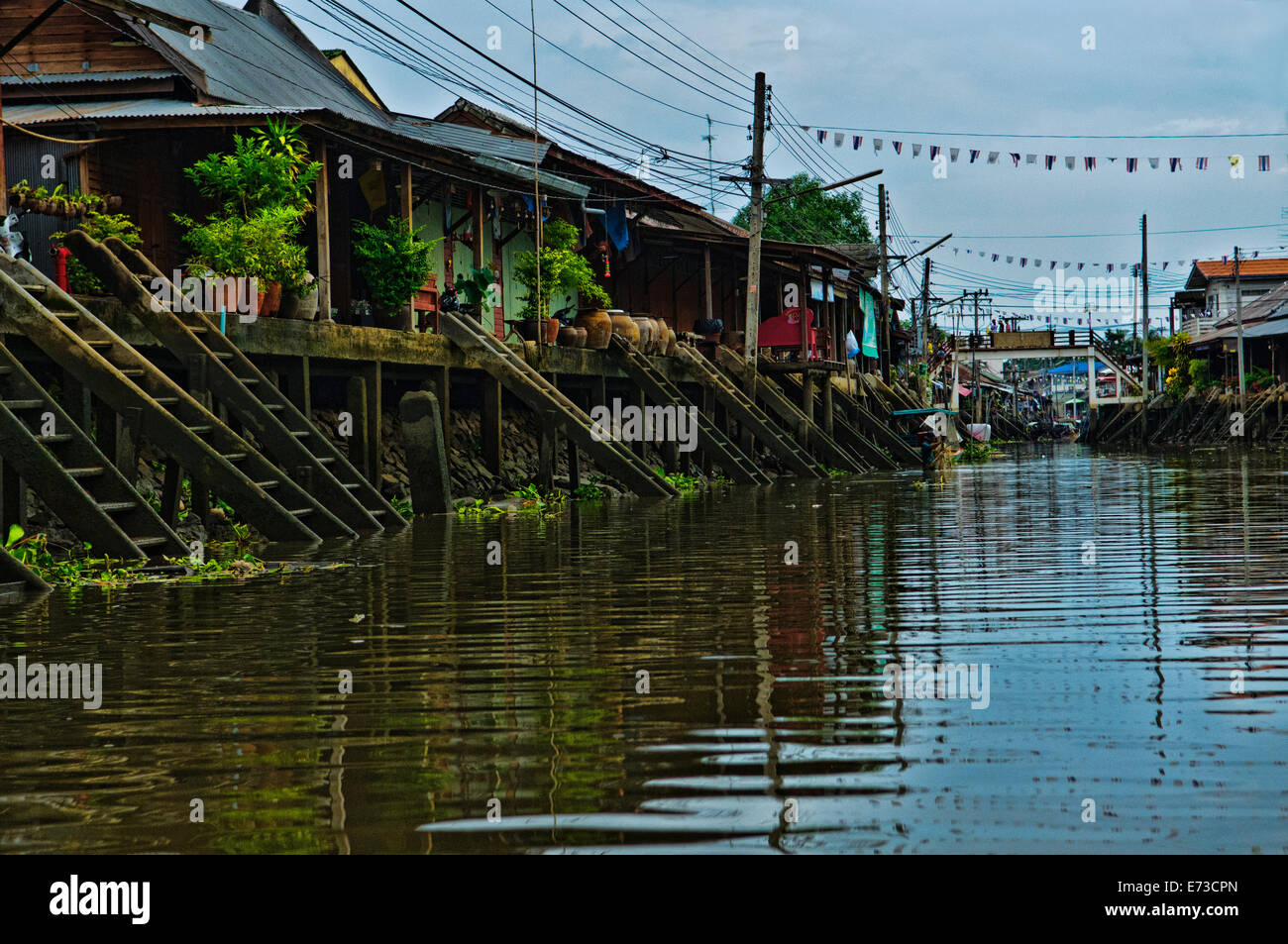 Maisons à Ampawa Floating Market, Samut Songkhram, Thaïlande Banque D'Images