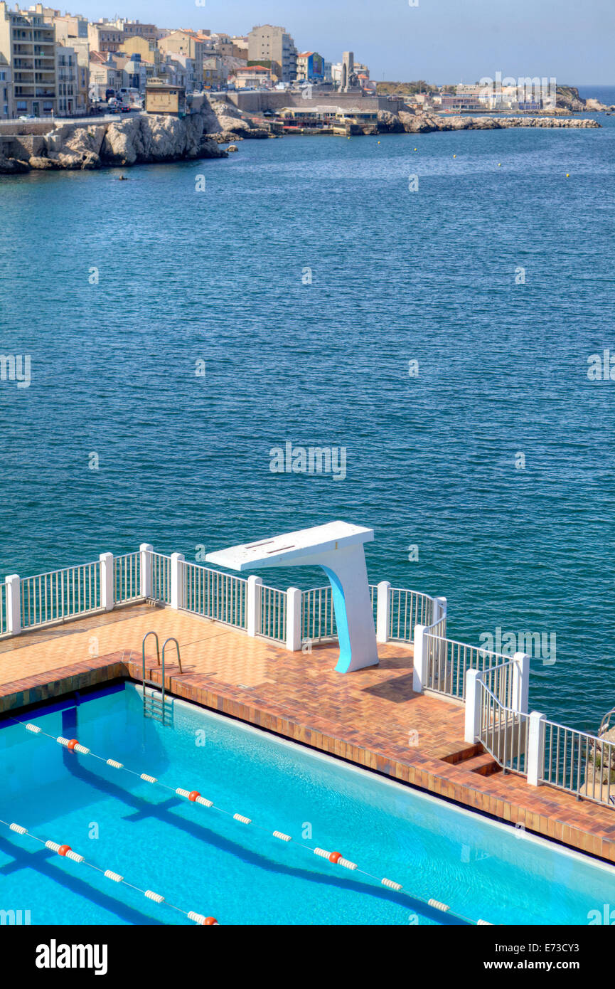 Le Cercle Des Nageurs De Marseille Fait Partie De La Piscine