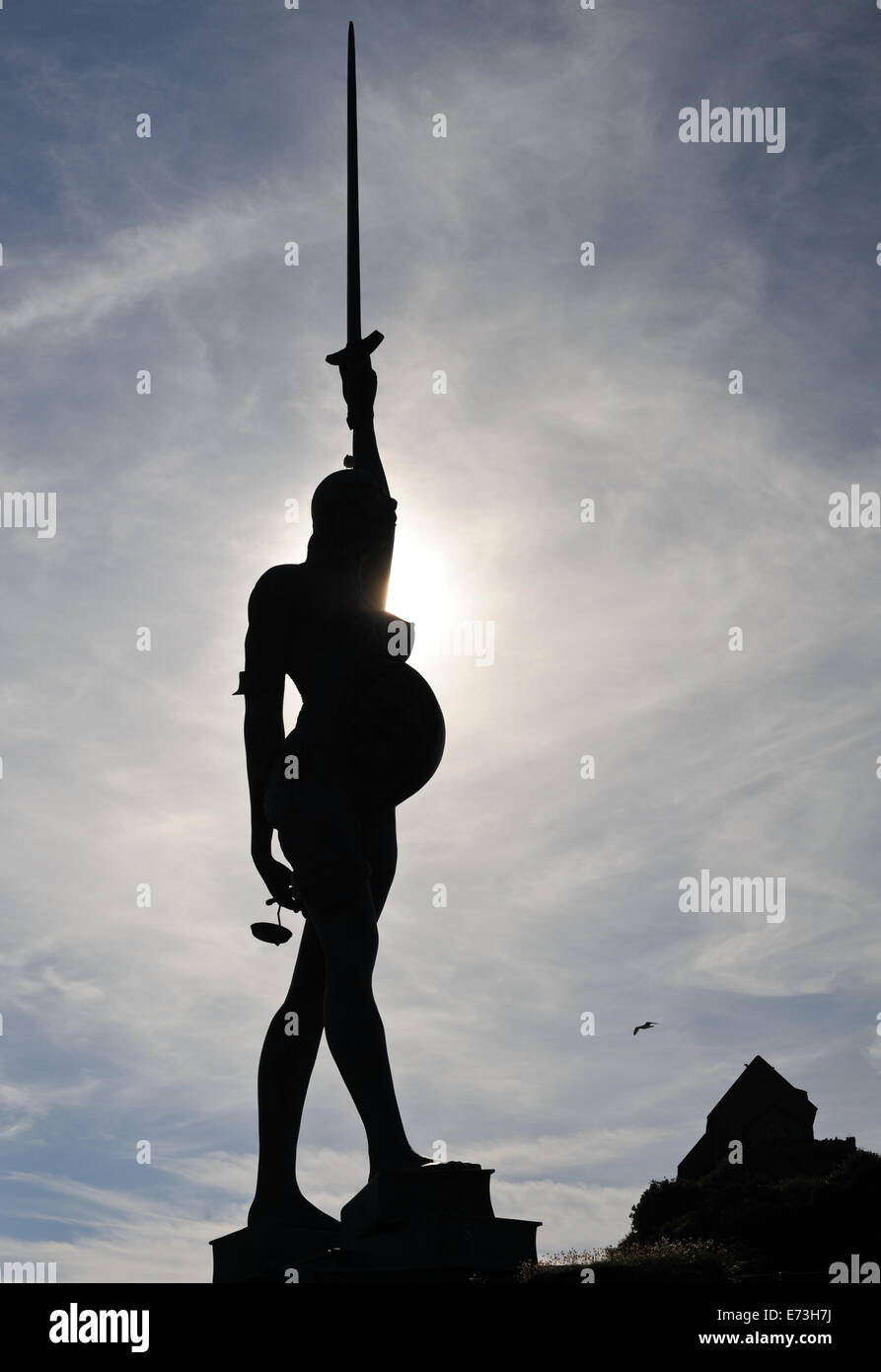 Une sculpture par Verity Damien Hirst donne sur l'entrée de Ilfracombe Harbour dans le Nord du Devon. Banque D'Images