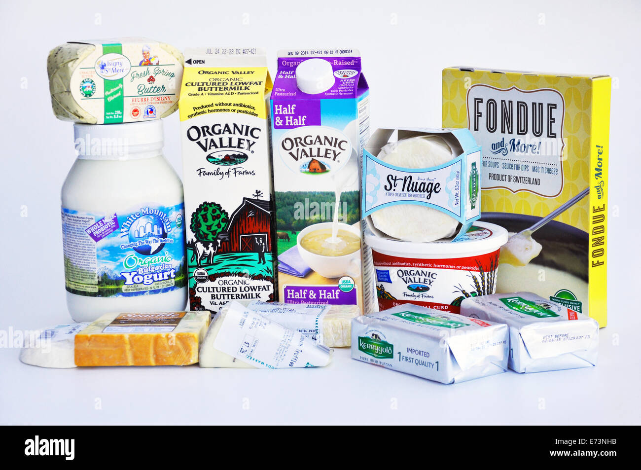 Produits laitiers : fromage, yaourt, beurre, crème, babeurre Banque D'Images