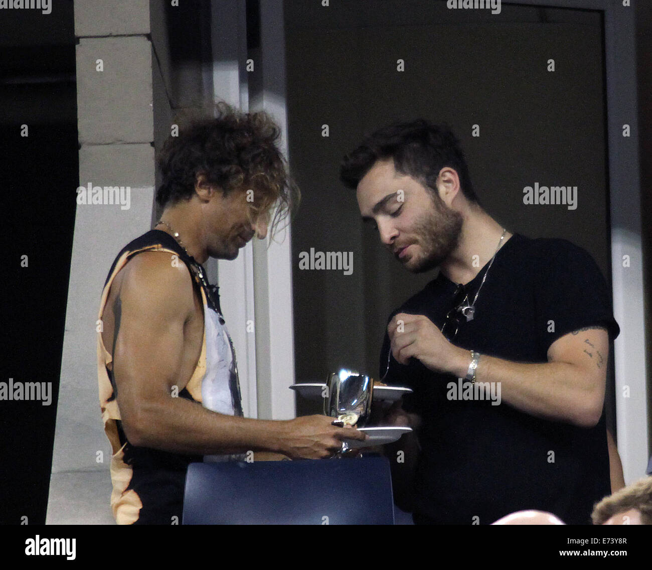 New York City, New York, USA. 16Th Jun 2014. L'acteur Ed Westwick assiste à l'US Open 2014 Mens' trimestre dernier match entre Roger Federer et Gaël Monfils le 5 septembre 2014 au Centre National de Tennis à Queens, New York. © Marcel Thomas/ZUMA/Alamy Fil Live News Banque D'Images