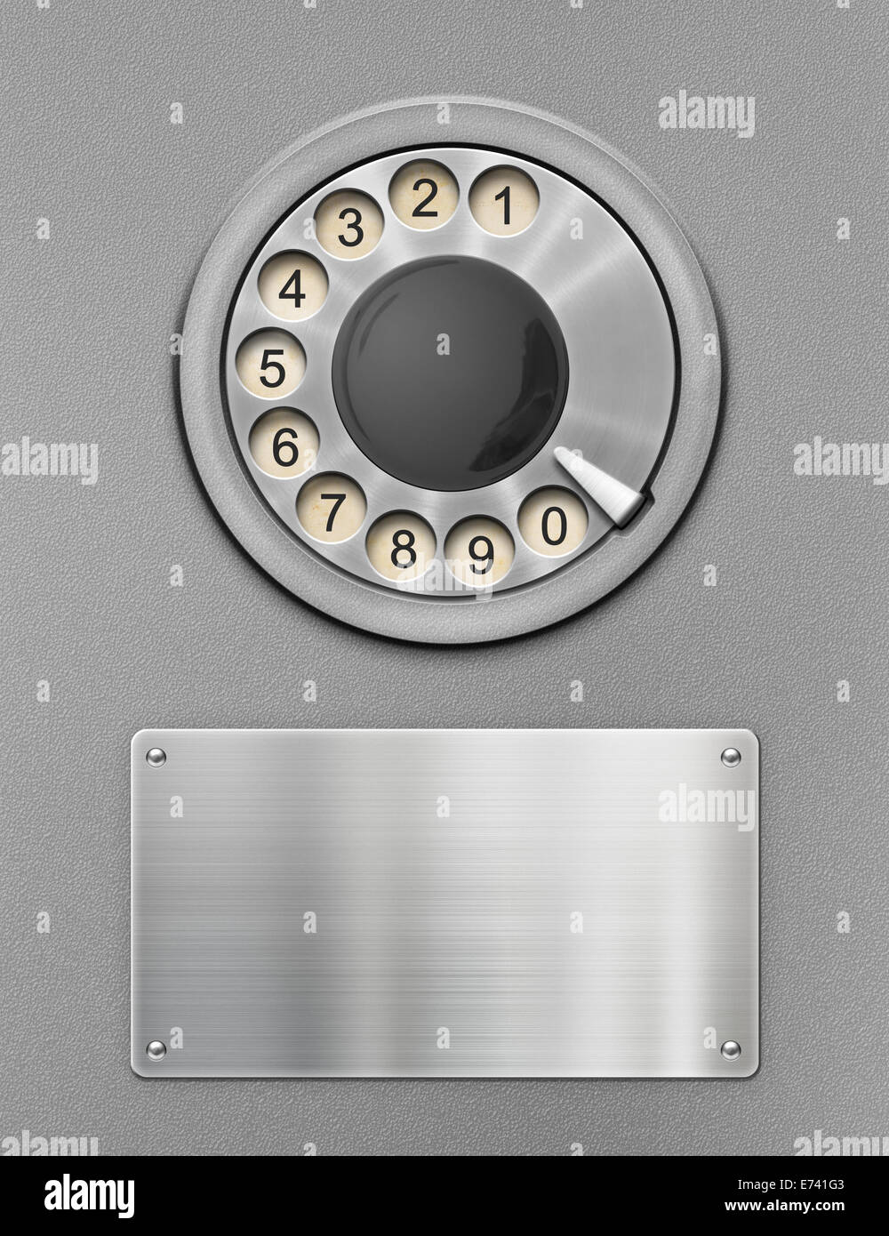 Téléphone public rétro cadran rotatif et plaque de métal Banque D'Images