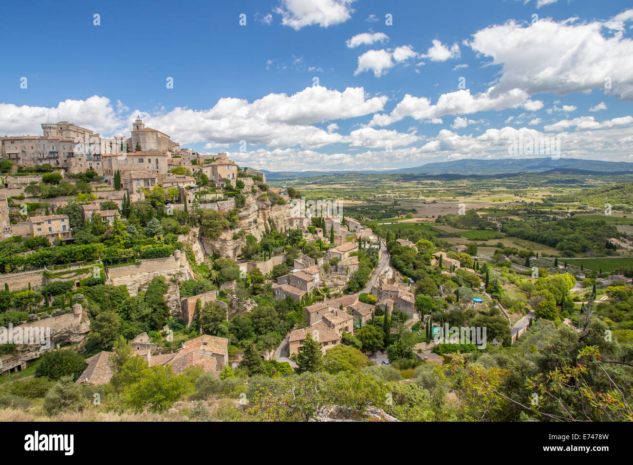 Village perché de Gordes, Luberon, Provence, France Banque D'Images