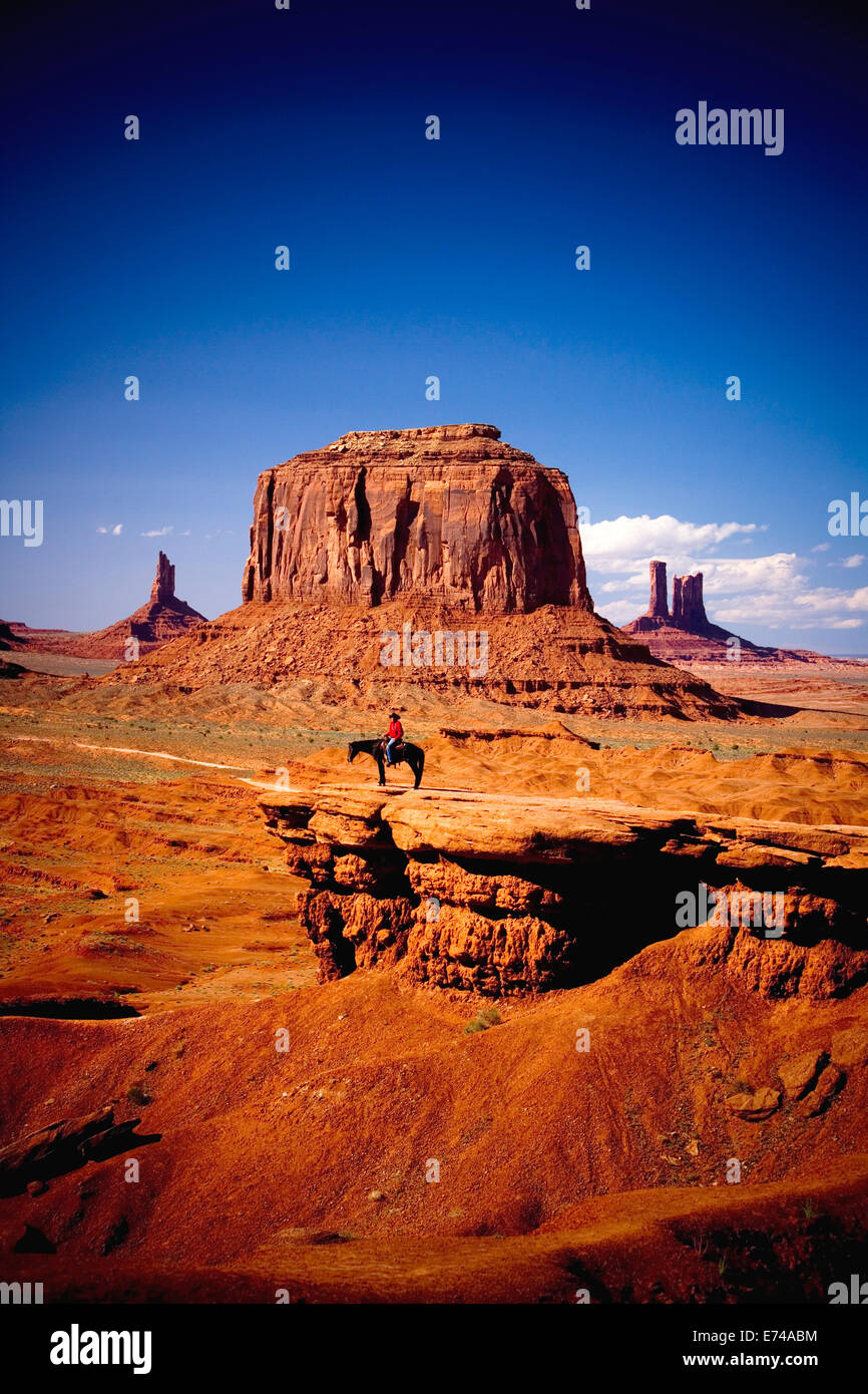 Les Indiens Navajo cavalier, Monument Valley. Arizona/Utah, États-Unis Banque D'Images