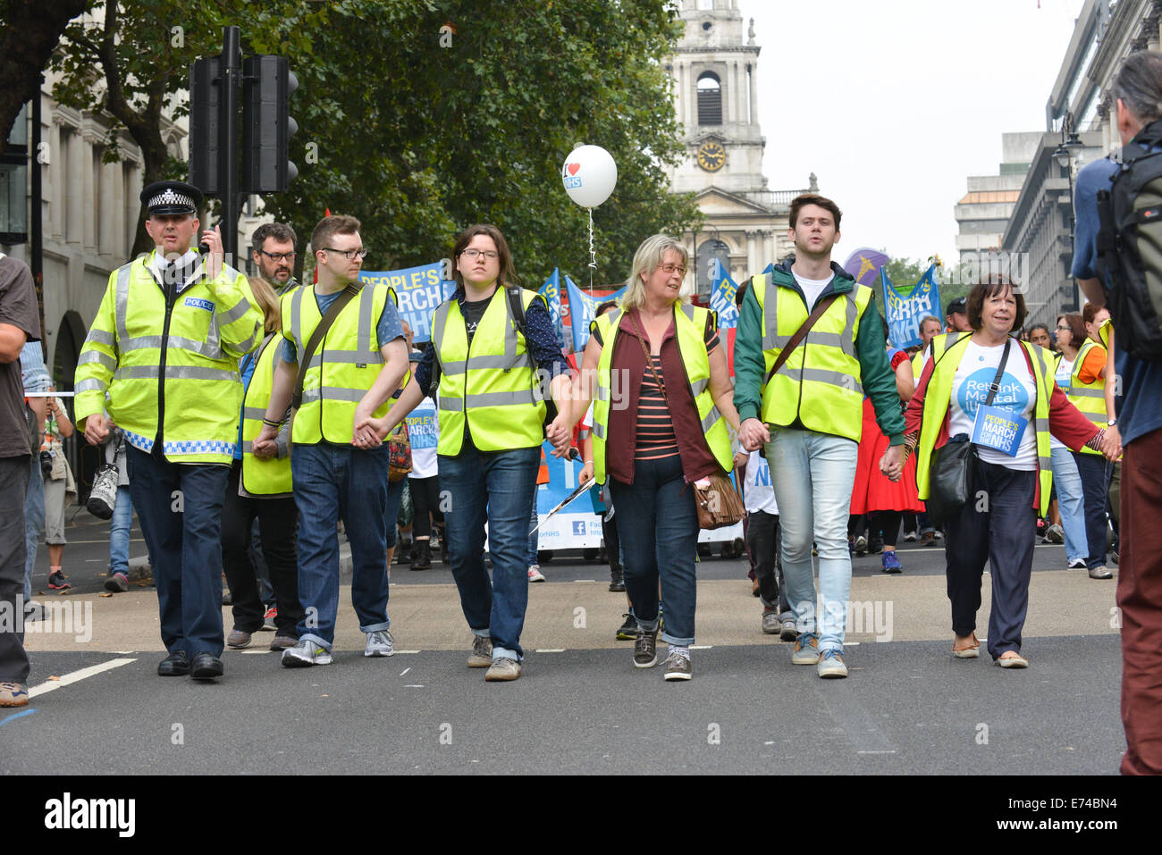 Le centre de Londres, au Royaume-Uni. 6e septembre 2014. Les 300 km de Jarrow mars Londres à l'appui de la NHS, arrive dans le centre de Londres après une marche de trois semaines. Crédit : Matthieu Chattle/Alamy Live News Banque D'Images