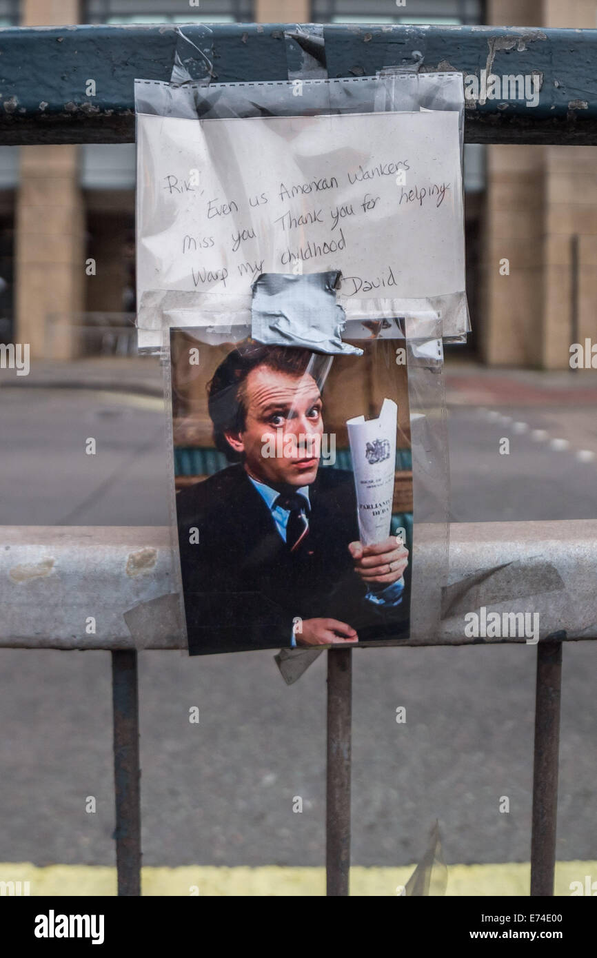 Londres, Royaume-Uni. 6e Septembre, 2014. Rik Mayall 'blue plaque' hommage à Hammersmith 2014 Crédit : Guy Josse/Alamy Live News Banque D'Images