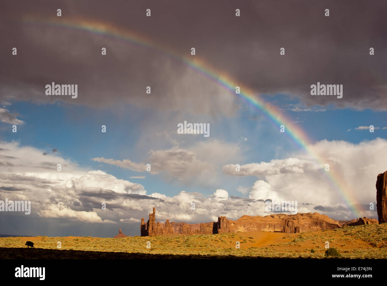 Les pics par arc-en-ciel après la tempête Banque D'Images