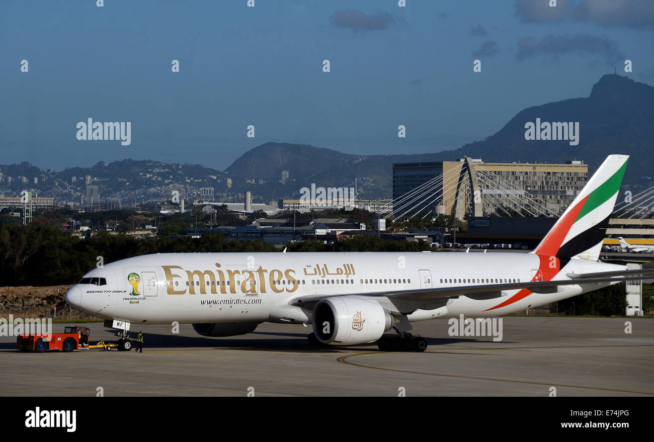 Boeing 777 d'Emirates Airlines l'aéroport international de Rio de Janeiro Brésil Banque D'Images