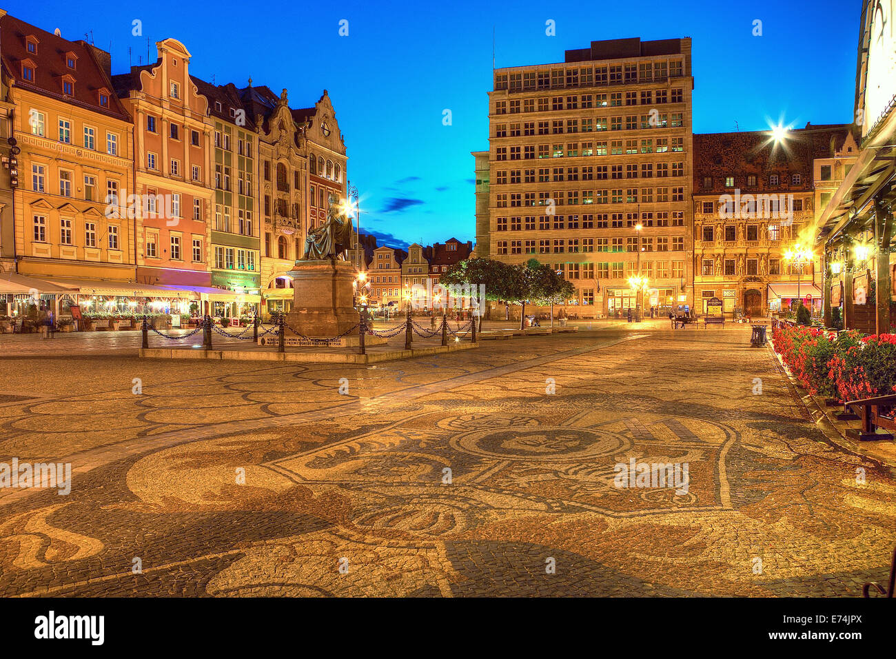 Wroclaw Old Town dans la soirée. Banque D'Images