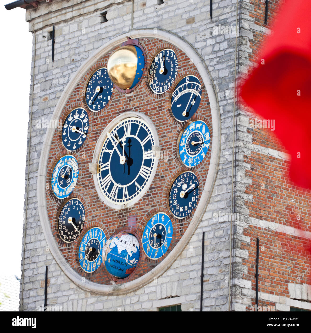 Le jubilé centenaire ou réveil à l'avant de la tour Zimmer à Lierre, Belgique - l'une des plus belles horloges dans le monde. Banque D'Images