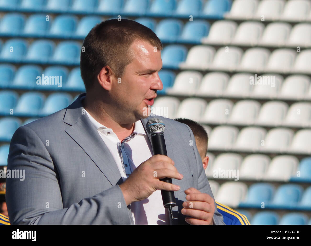 Kiev, Ukraine. Sep 6, 2014. Ministre de la jeunesse et des Sports de Lukraine DMITRY BULATOV parle lors de la match de football de bienfaisance à Kiev. Dans un match amical de pop stars, films stars, hommes d'affaires, et des membres des forces militaires de l'Ukraine, des fonds ont été recueillis pour aider à acheter des uniformes, des équipements, et des médicaments pour les troupes de combat. © Igor Golovniov/ZUMA/Alamy Fil Live News Banque D'Images