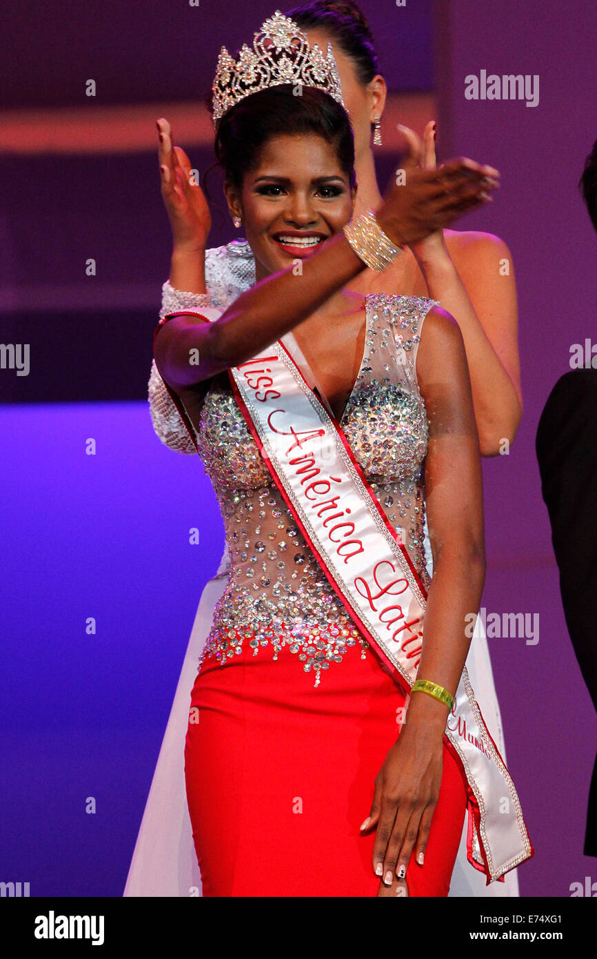 Punta Cana, République dominicaine. Sep 6, 2014. Gagnant du World's Miss Amérique Latine 2014 Concours, Nicole Pinto de Panama, réagit après le concours de la ville de Punta Cana, République dominicaine, le 6 septembre 2014. © Roberto Guzman/Xinhua/Alamy Live News Banque D'Images