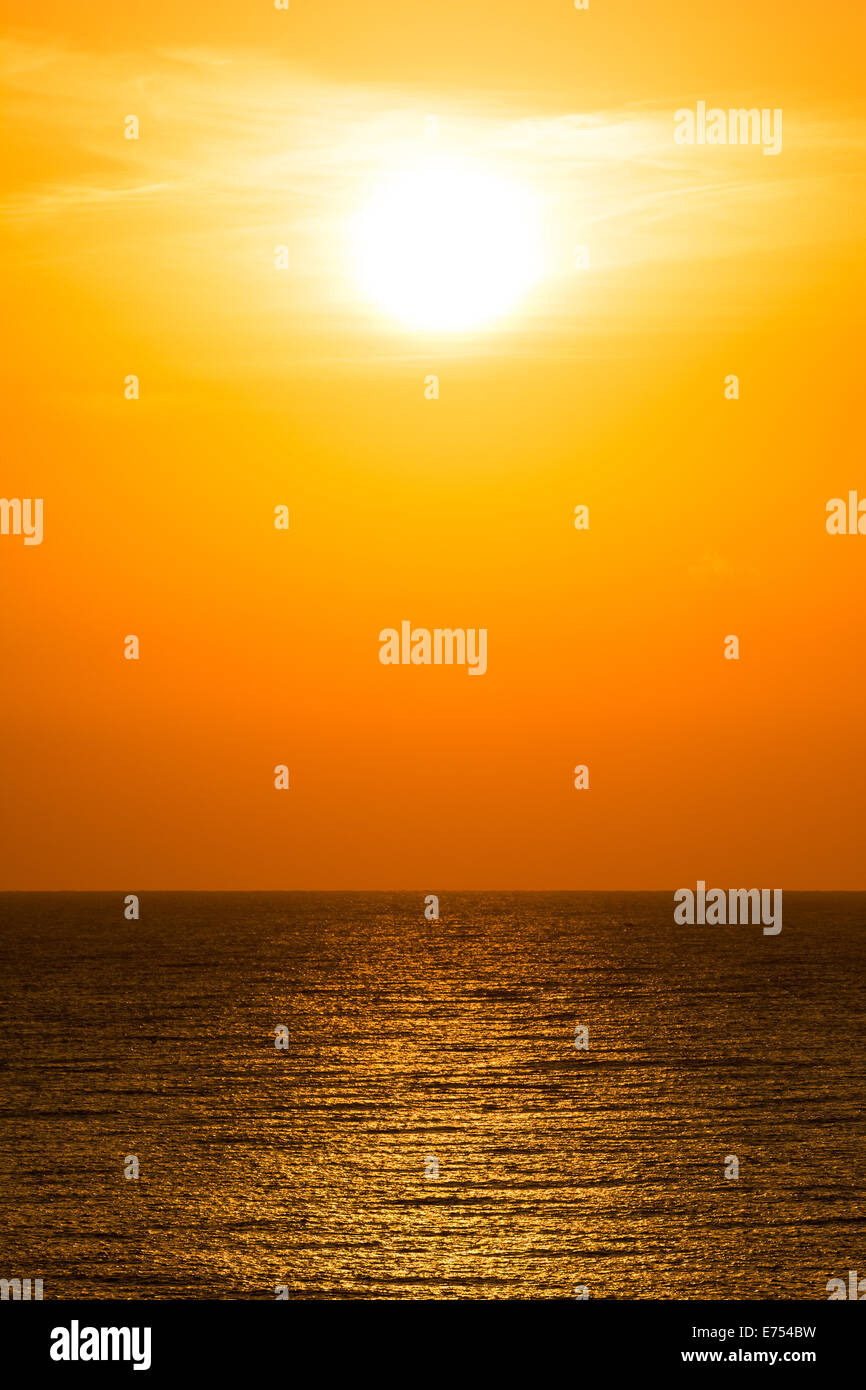 Matin Lever du soleil Ciel au-dessus de l'Océan Banque D'Images