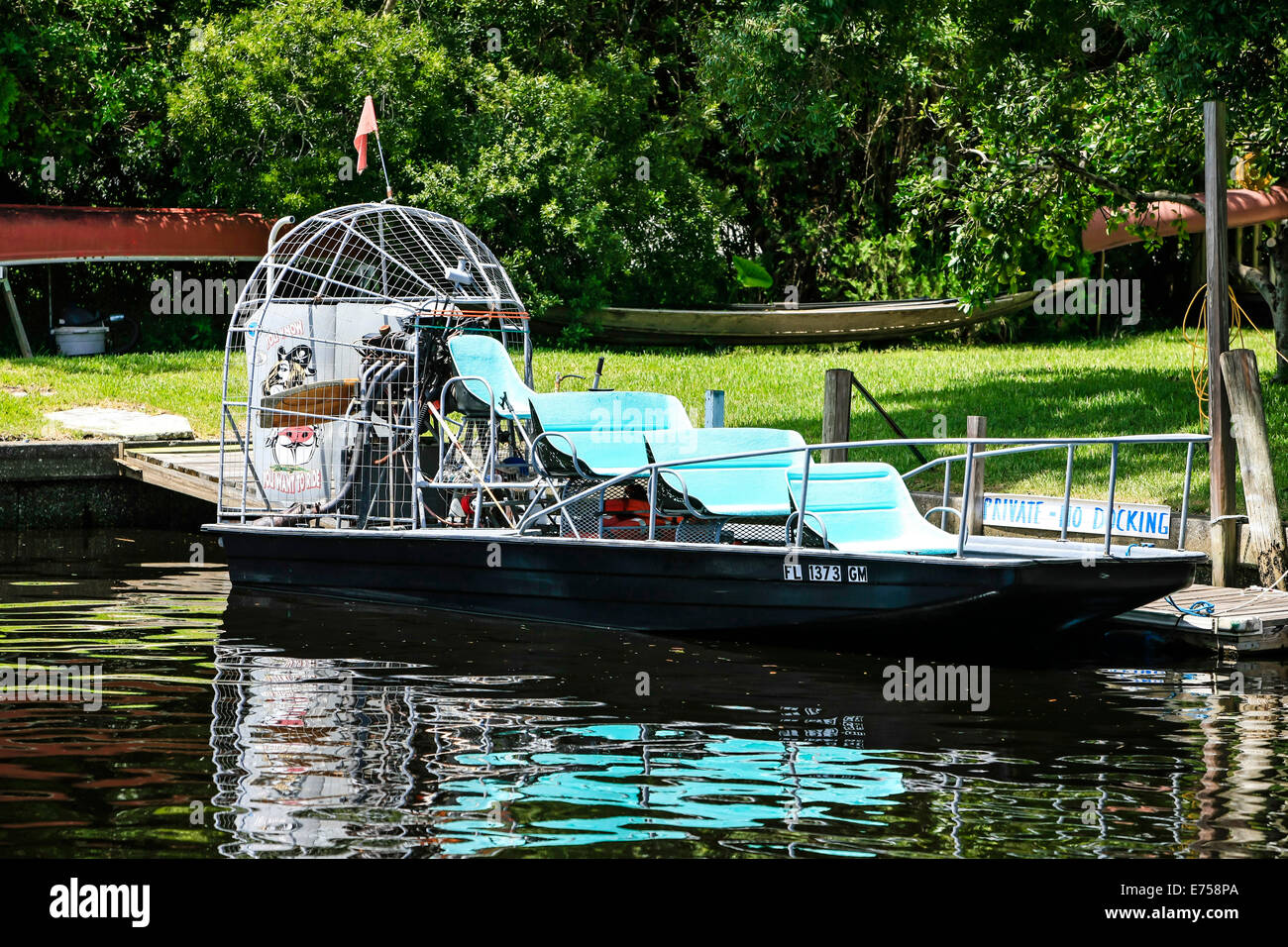 Florida air-boat - bateau à fond plat propulsé par un gros moteur et hélice Banque D'Images