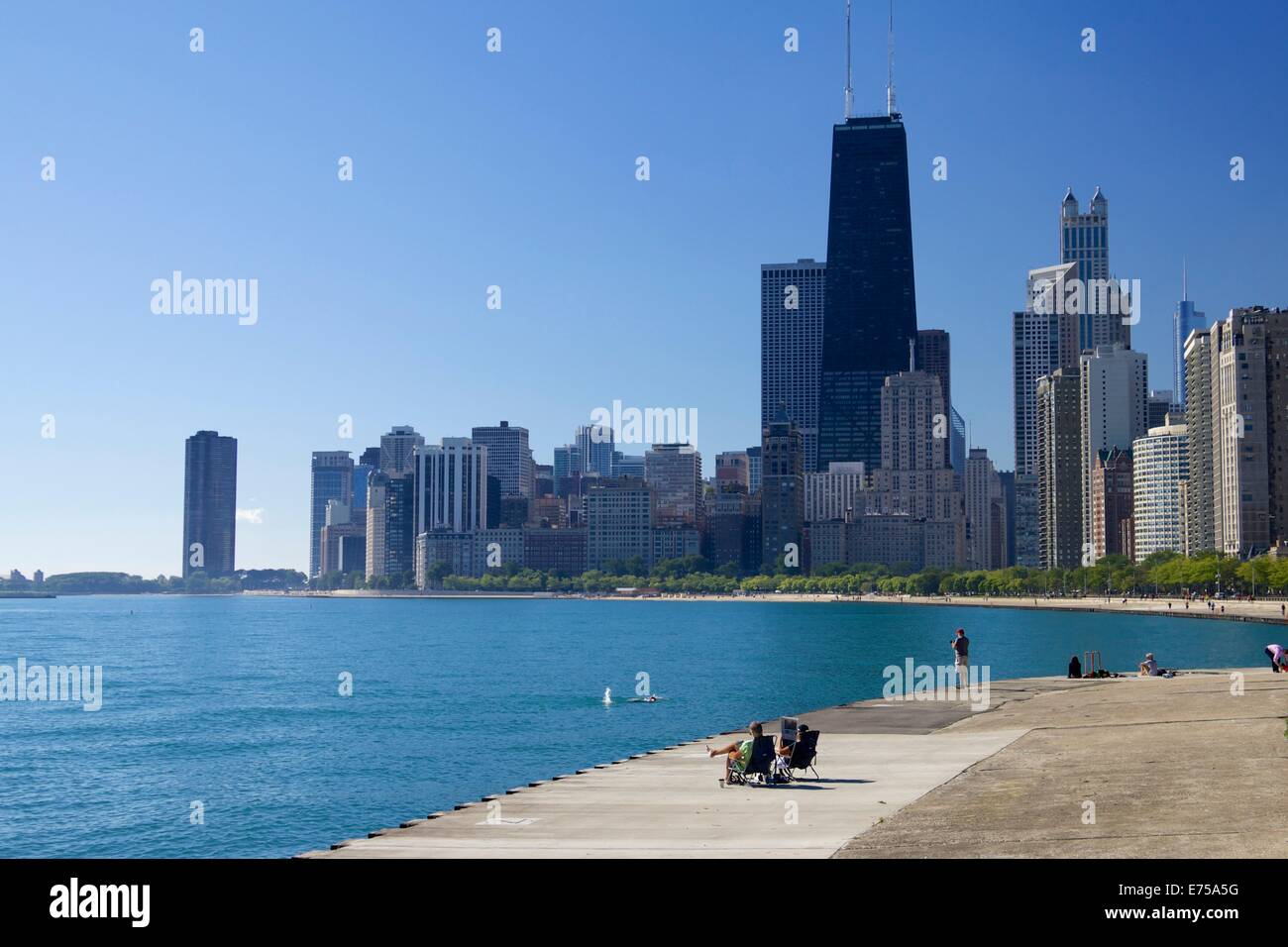 Chicago, Illinois, USA. 7e septembre 2014. Météo : Après une matinée avec un nip de l'automne cool a fait place à des températures agréables, Chicago profitez d'une belle journée au bord du lac de la ville. Credit : Todd Bannor/Alamy Live News Banque D'Images