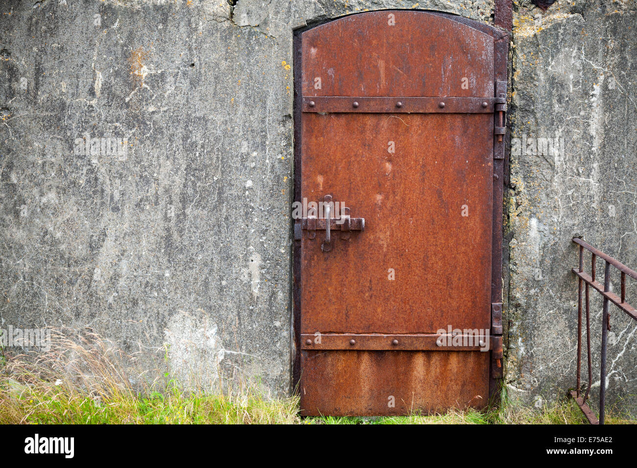 Rusted metal door Banque de photographies et d'images à haute résolution -  Alamy