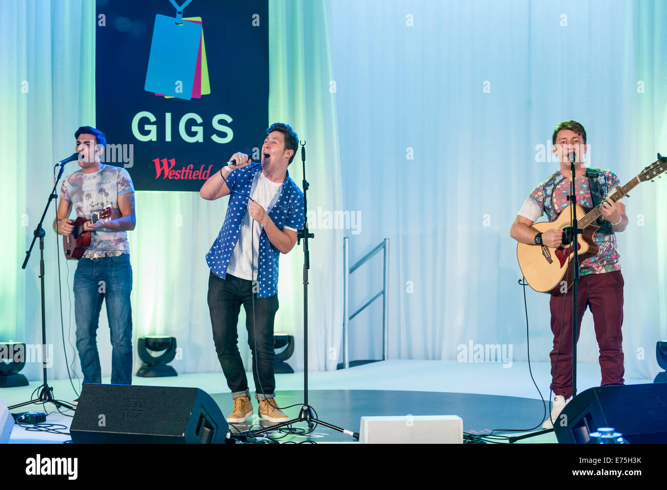 Londres, Royaume-Uni. 7 Septembre, 2014. Soutenu par le maire de Londres, la Grande Finale des concerts Big Busk, the UK's biggest street music competition, a eu lieu au centre commercial Westfield Stratford, en face du grand public. Sur la photo : Les faits sur mesure, à partir d'Ealing, prenant part à la catégorie des groupes. Crédit : Stephen Chung/Alamy Live News Banque D'Images