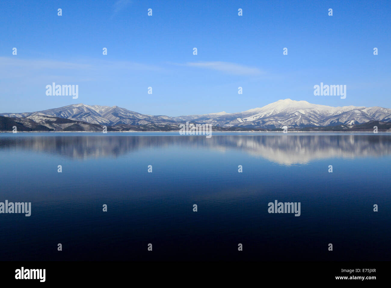 Lac Tazawa et Mont Akita-Komagatake Banque D'Images