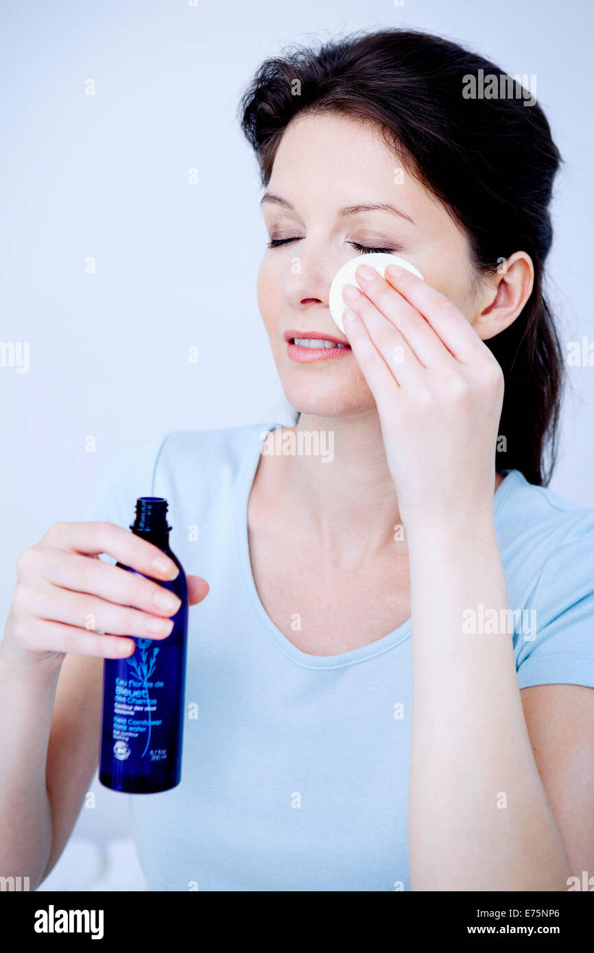 Soins visage, femme Banque D'Images