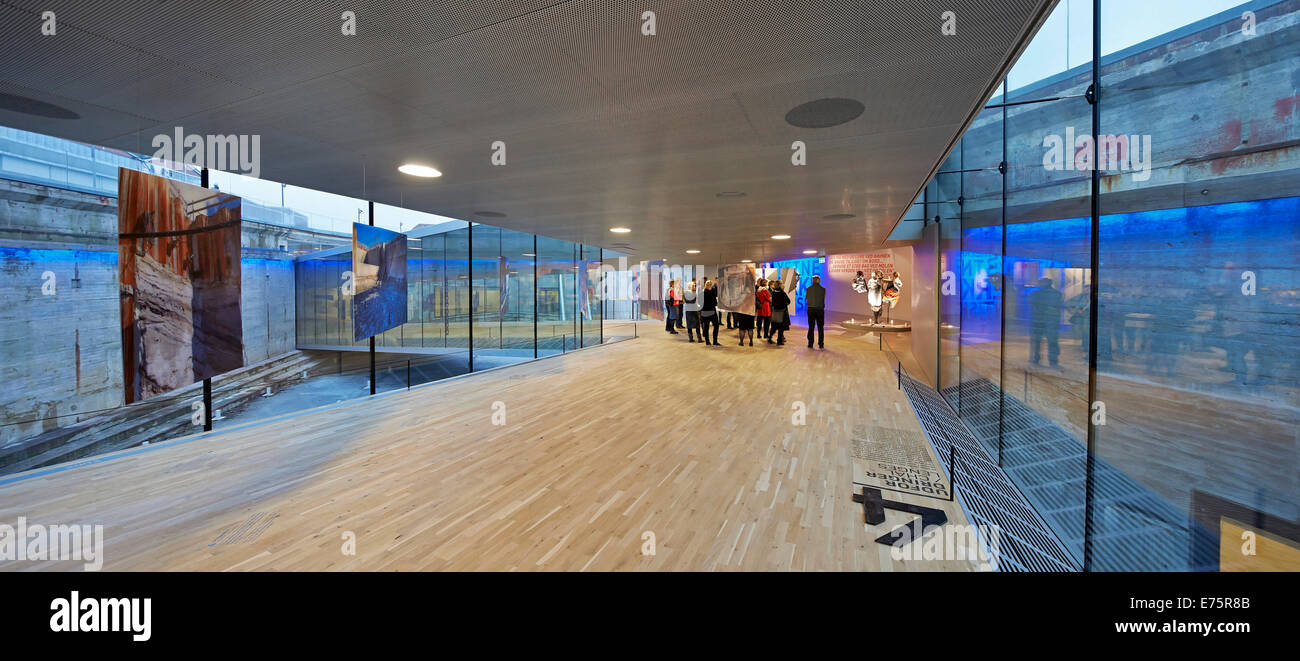 Musée maritime danoise (M/S), Sofart Museet pour Helsingor, Danemark. Architecte : Bjarke Ingels Group (BIG), 2013. Passerelle vitrée w Banque D'Images