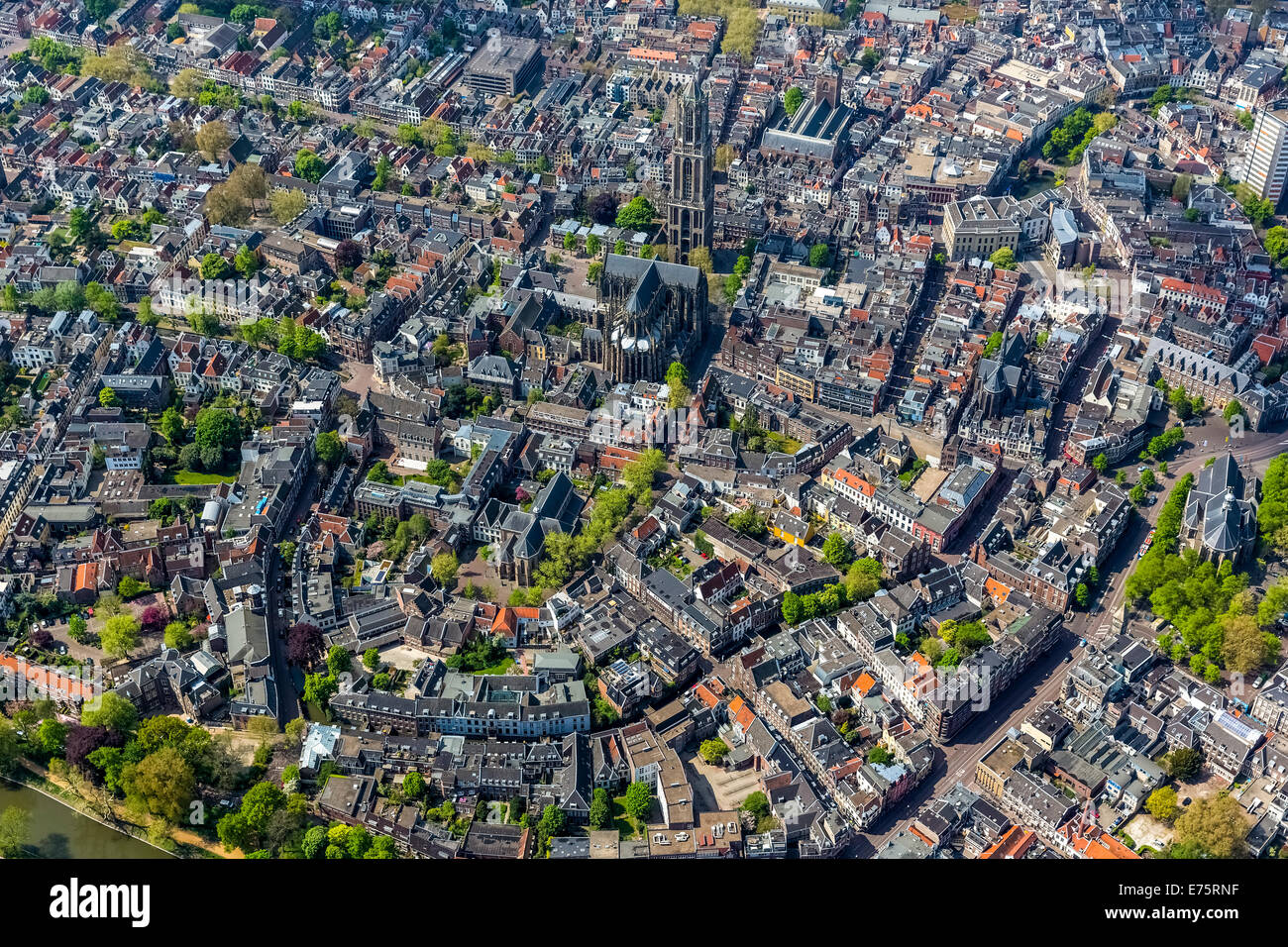 Vue aérienne du centre-ville, avec la Cathédrale Saint-Martin ou l'église Dom, Domkerk, Utrecht, dans la province d'Utrecht, Pays-Bas Banque D'Images
