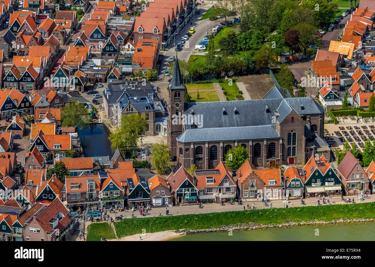 Vue aérienne, Vincentiuskerk église, Volendam, Province de la Hollande du Nord, Pays-Bas Banque D'Images