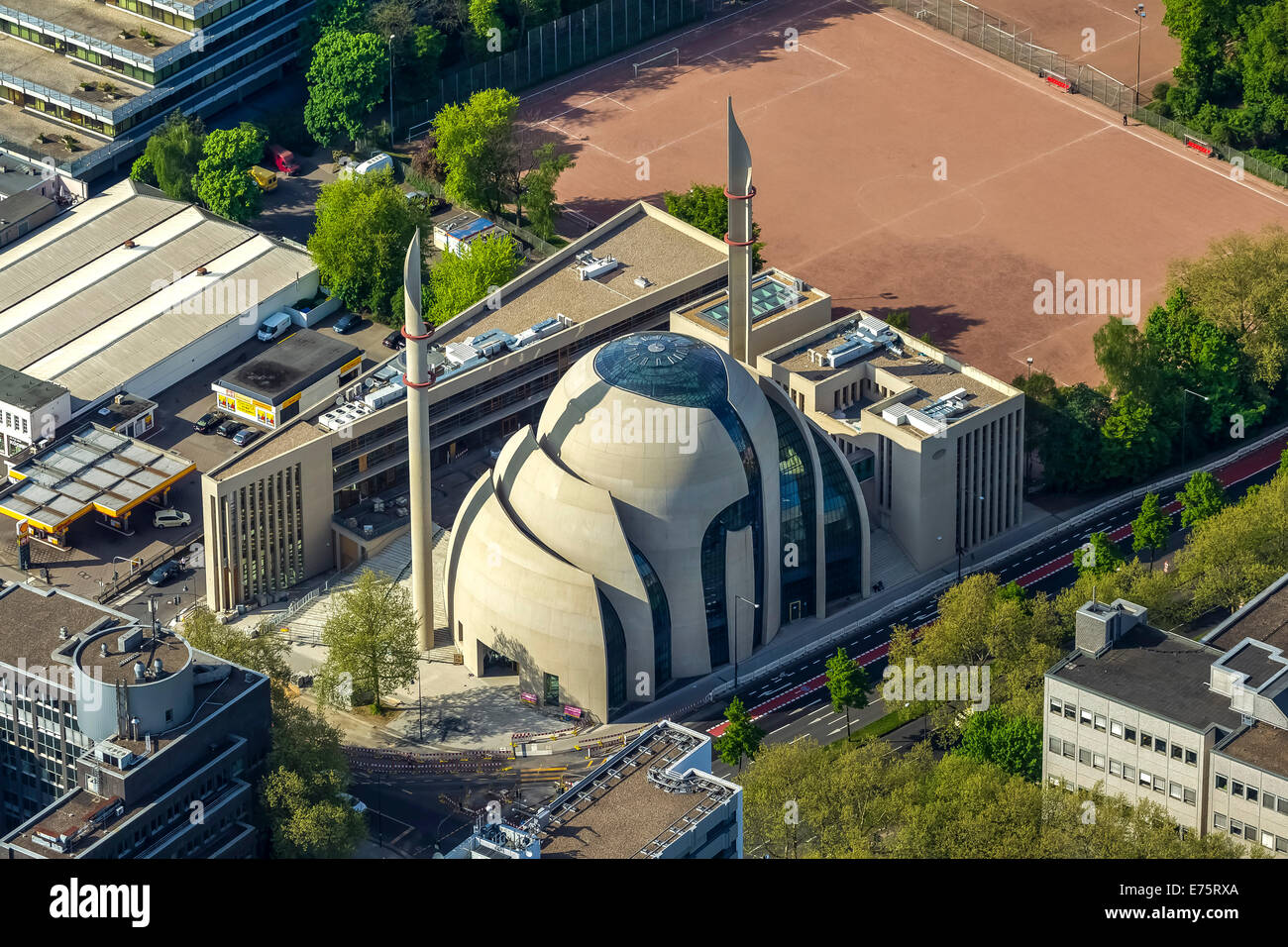 Mosquée centrale de Cologne DİTİB, Turkish-Islamic Union Européenne pour les affaires religieuses, les architectes Gottfried et Paul Böhm, vue aérienne Banque D'Images