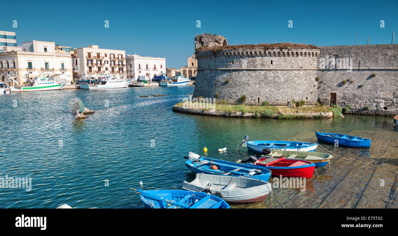 Vieille Ville de Gallipoli sur la côte sud de l'Italie Banque D'Images