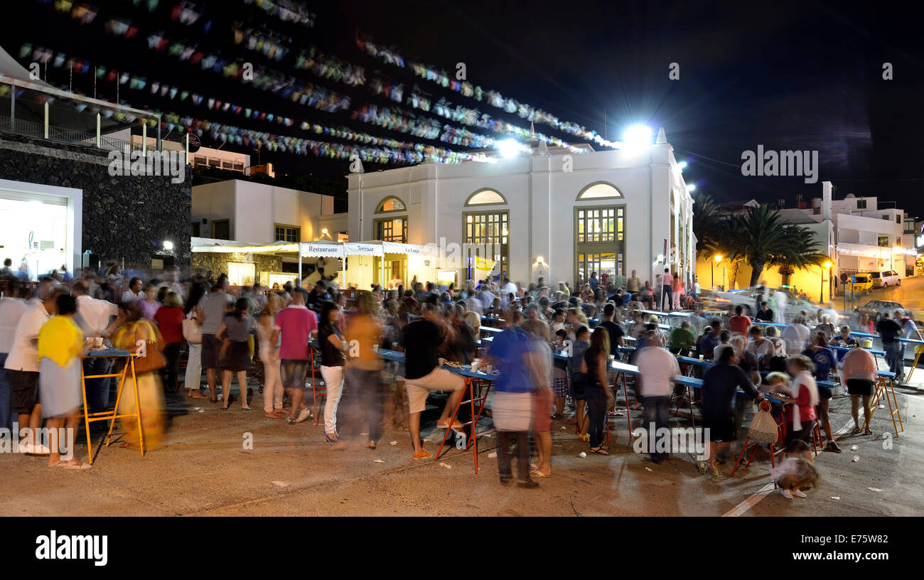 Spanish Fiesta, vie nocturne, centre de Punta Tinosa, port, Puerto del Carmen, Lanzarote, îles Canaries, Espagne Banque D'Images