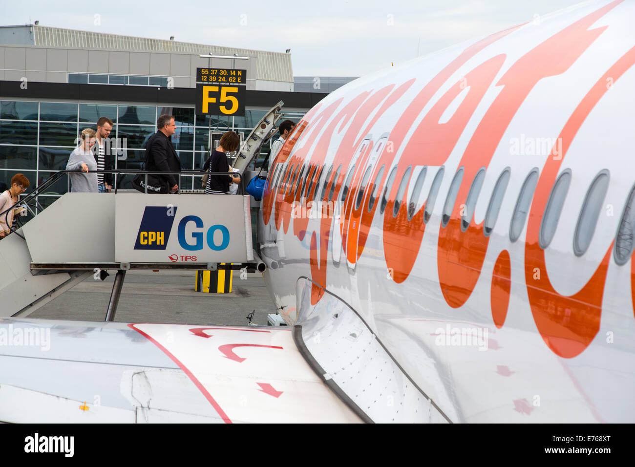 Les passagers d'un avion Easy Jet, Copenhague, Danemark Banque D'Images