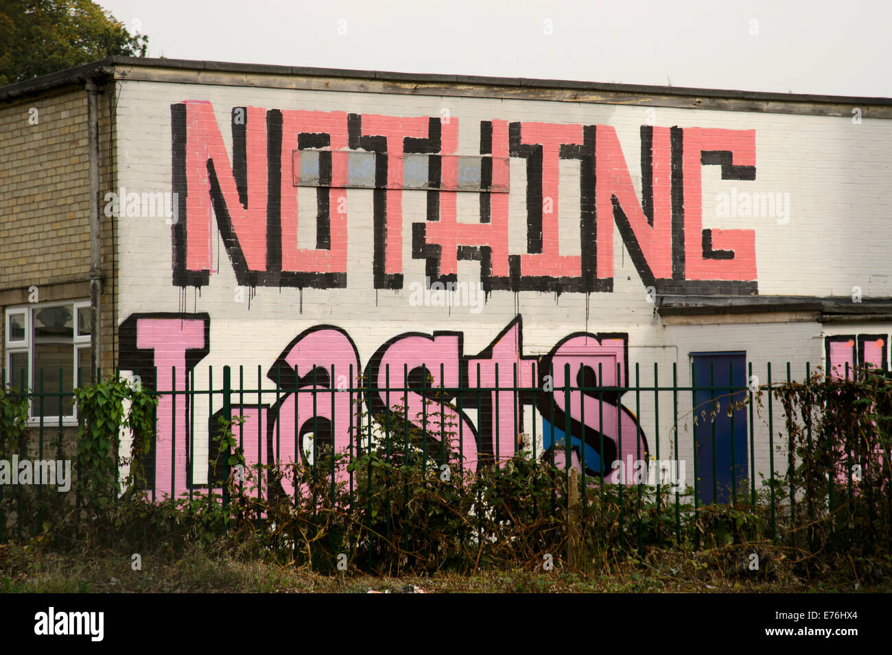 Rien ne dure sur graffiti bâtiment abandonné Banque D'Images