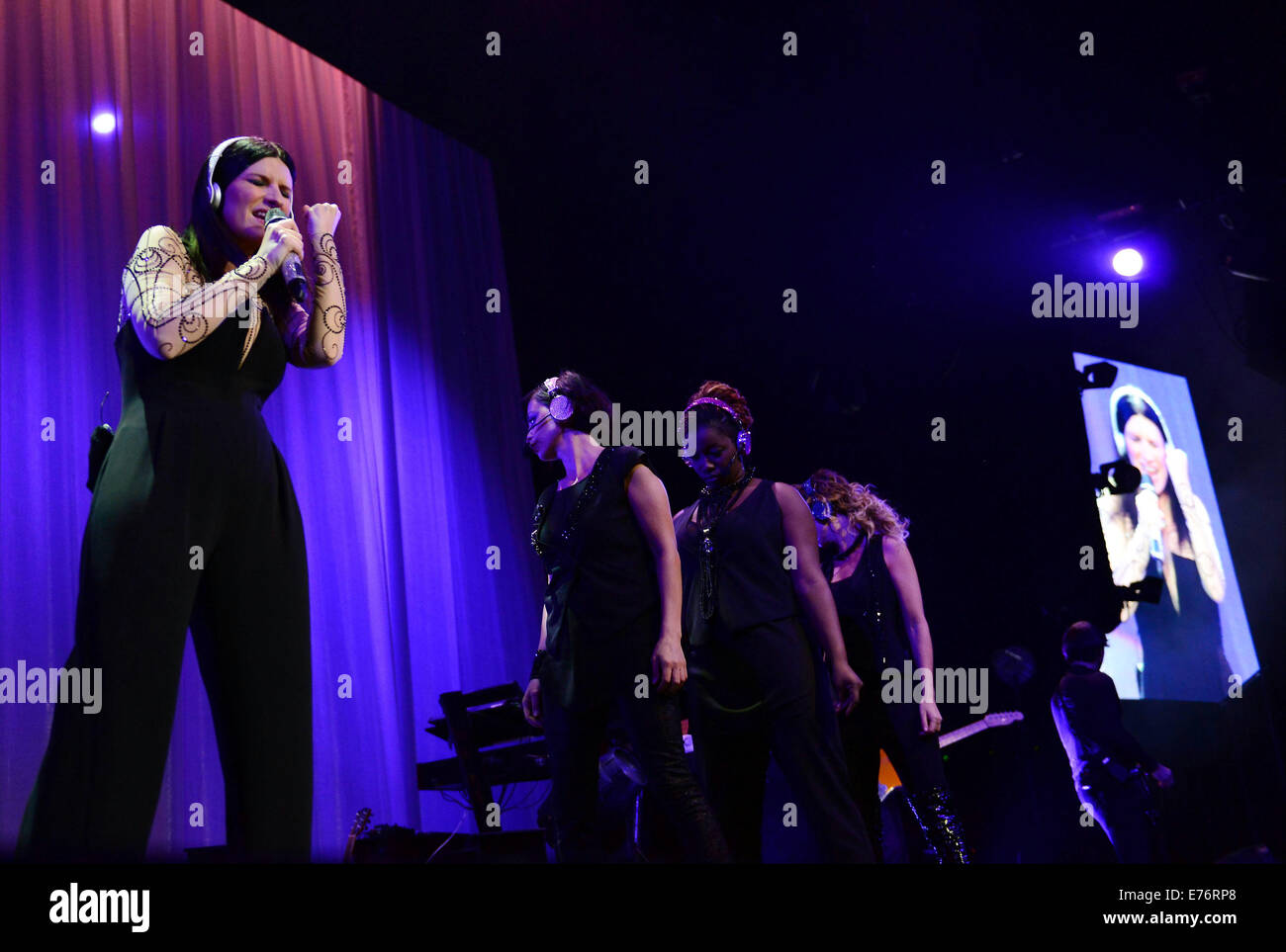 Auteur-compositeur-interprète pop italienne Laura Pausini effectue live au Centre James L. Knight avec : Laura Pausini Où : Miami, Florida, United States Quand : 02 Mars 2014 Banque D'Images