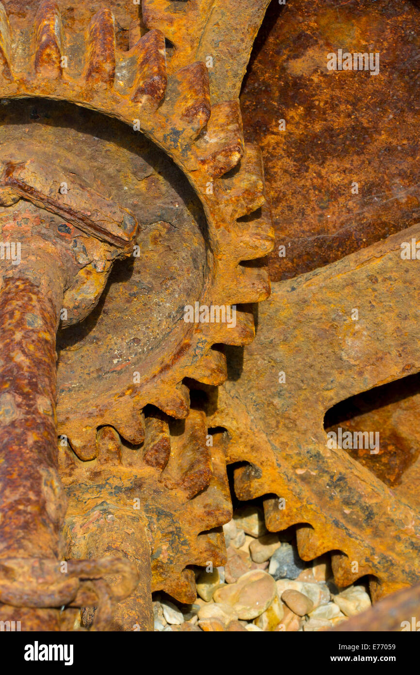 Rusty gears sur un vieux treuil. Seaford, Sussex. Banque D'Images