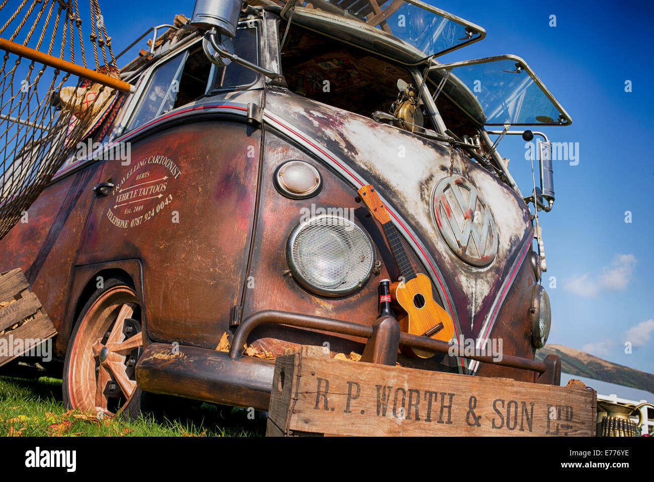 Rusty Rat VW Volkswagen écran partagé à un camping-car VW Show. L'Angleterre Banque D'Images