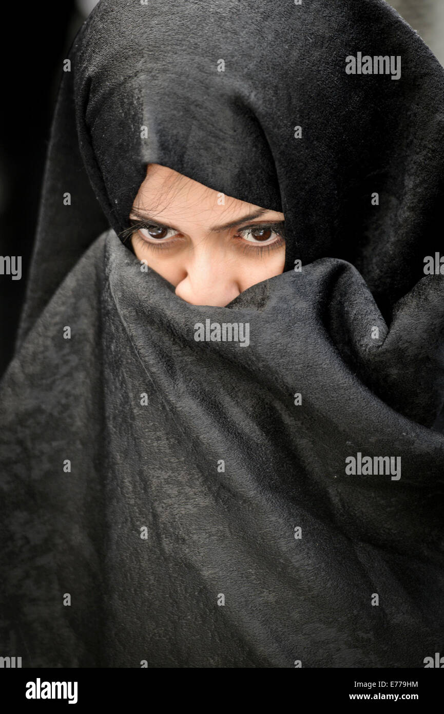 Bruxelles, Bxl, Belgique. Sep 8, 2014. Femme yézidis protestation devant le  Parlement européen à Bruxelles, Belgique Le 08.09.2014 communauté  ethno-religieuse kurde protester contre de la faible réaction de l'Union  européenne le rif