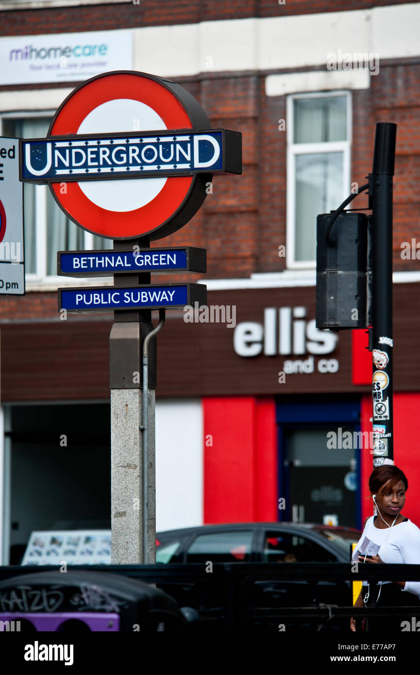 La station de métro Bethnal Green sign in East End de Londres Banque D'Images