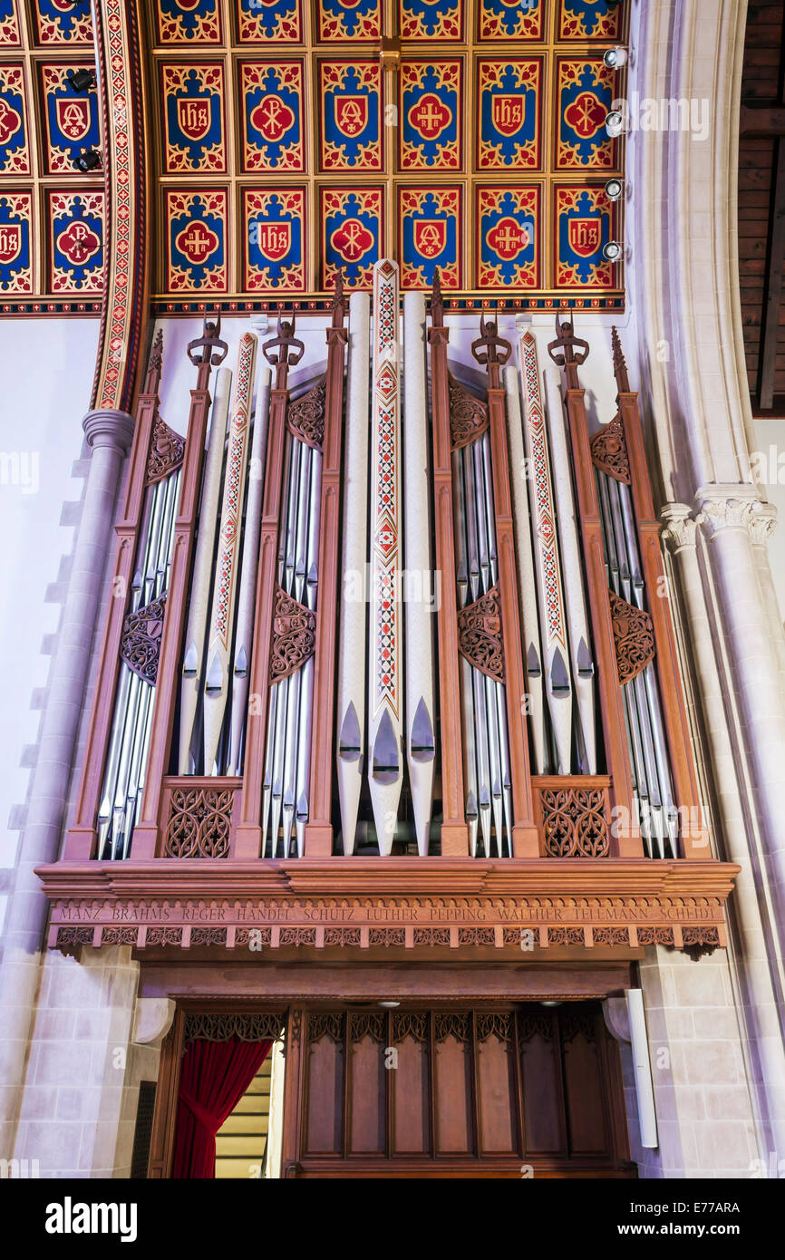 Un orgue dans une église. Banque D'Images
