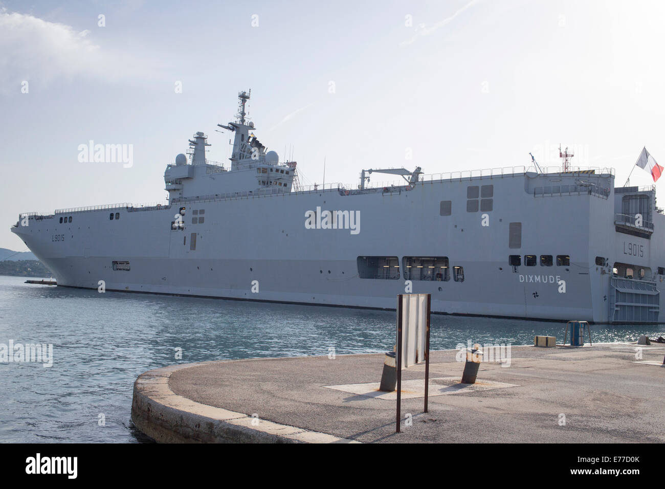 Porte-hélicoptères français et de voies de navire au port de Toulon France Banque D'Images