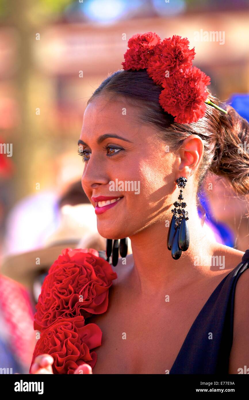 Danseuse de Flamenco en vêtements traditionnels, foire aux chevaux annuelle, Jerez de la Frontera, province de Cadiz, Andalousie, Espagne Banque D'Images
