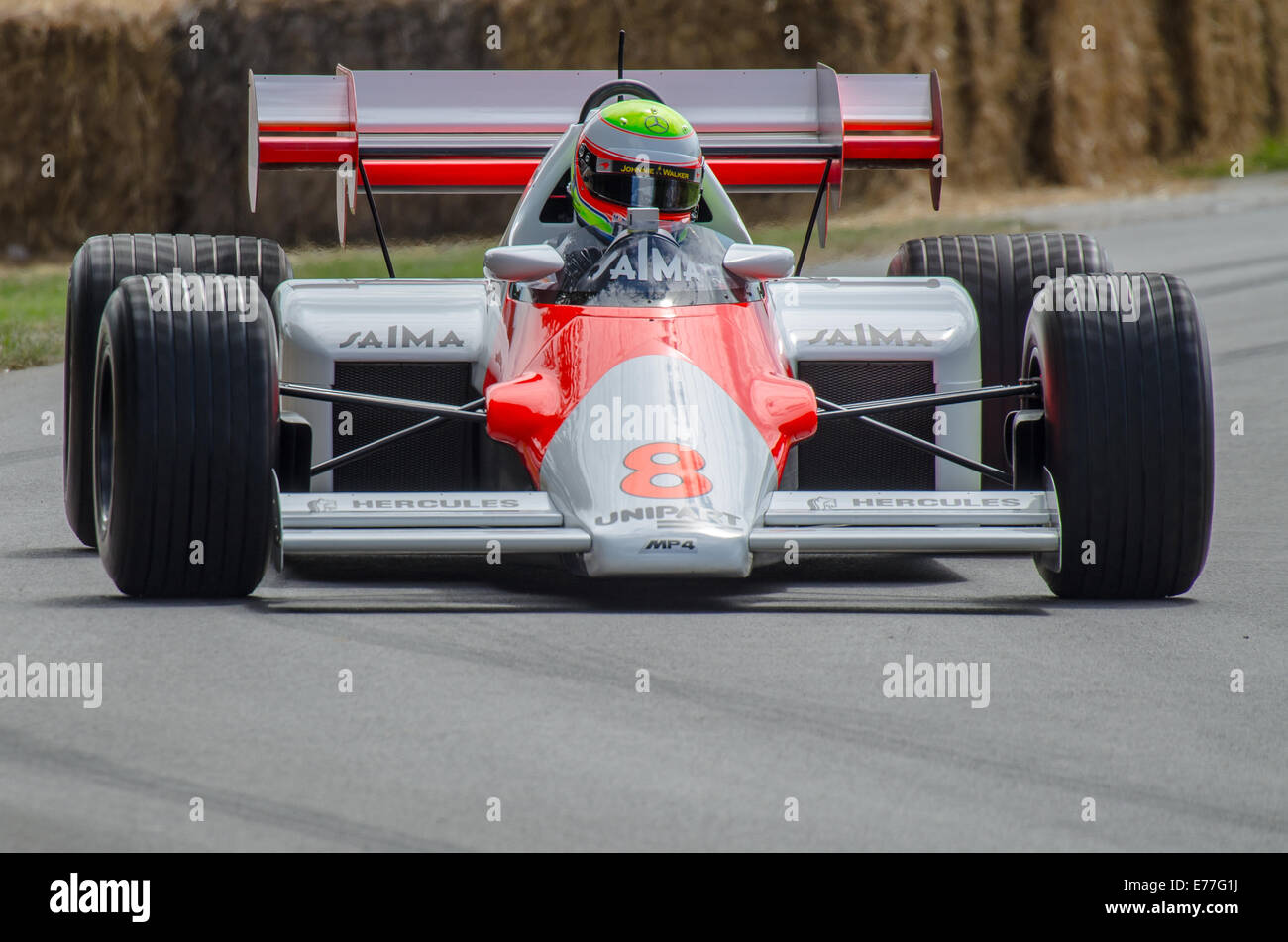 La McLaren MP4/2 est une monoplace de Formule 1 conçue par John Barnard pour la saison 1984, remportant le pilote et constructeur. Course à Goodwood Banque D'Images