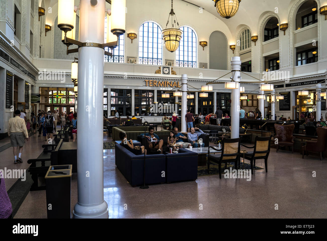 À l'intérieur de Denver Union Railroad Station terminal de transport Banque D'Images