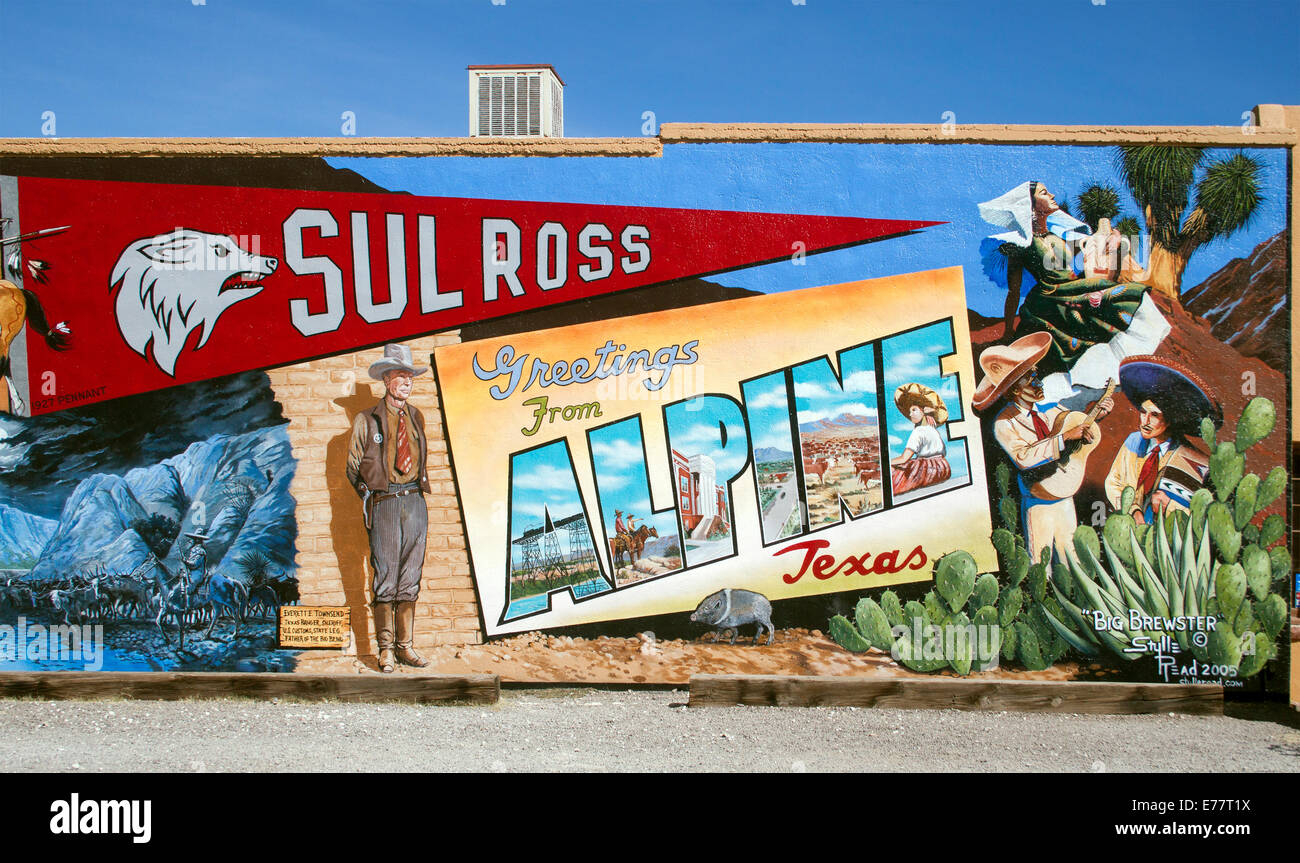La murale du Wild West à Alpine, Texas, capture avec éclat l'esprit des cow-boys et l'histoire de la frontière, illuminant la ville avec des couleurs vives et la fierté locale. Banque D'Images La murale du Wild West à Alpine, Texas, capture avec éclat l'esprit des cow-boys et l'histoire de la frontière, illuminant la ville avec des couleurs vives et la fierté locale. Banque D'Images