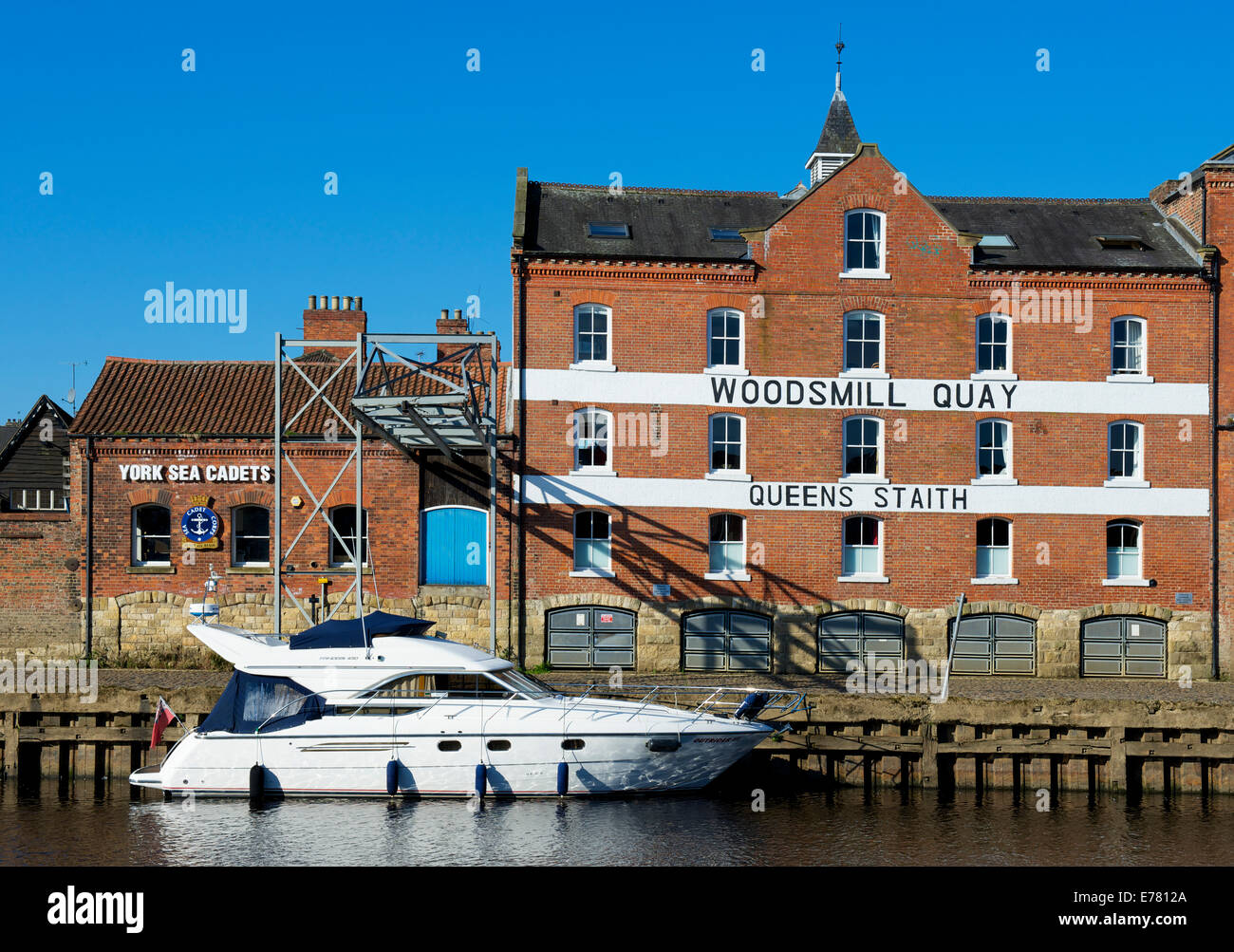 Woodsmill Quay et Queens Staith, surplombant la rivière Ouse, York, North Yorkshire, England UK Banque D'Images