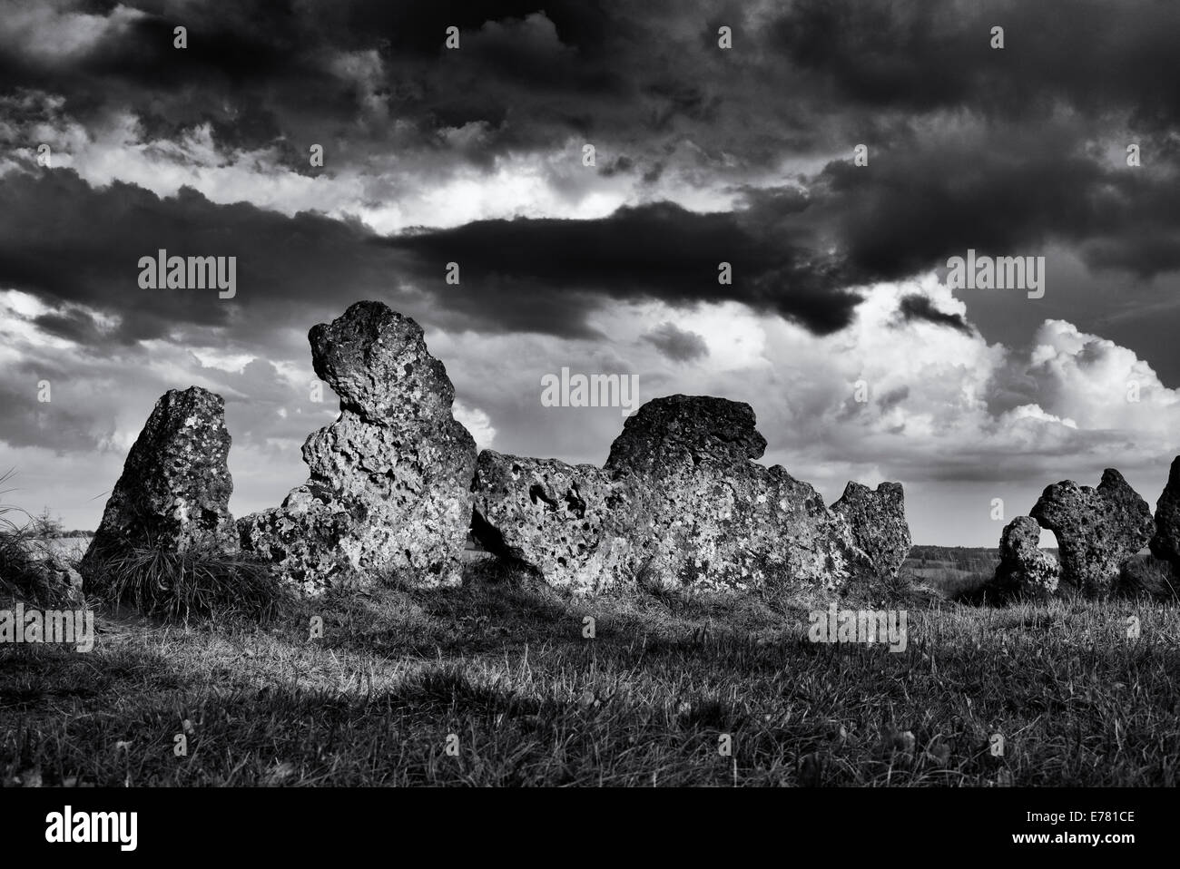 Le Rollright stones, Oxfordshire, Angleterre. Monochrome Banque D'Images