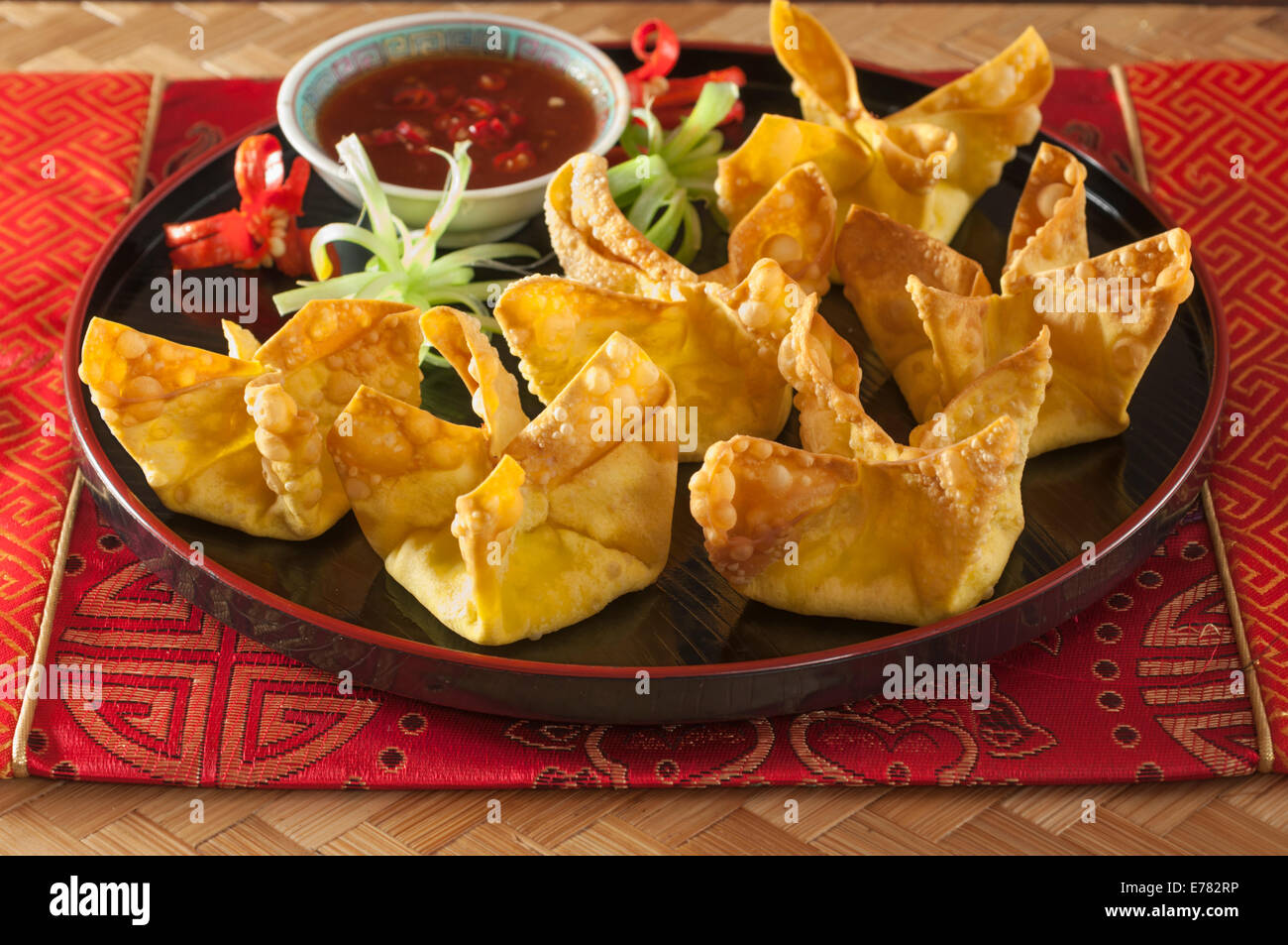 Crab Rangoon. Chinois américain deep fried starter. Banque D'Images