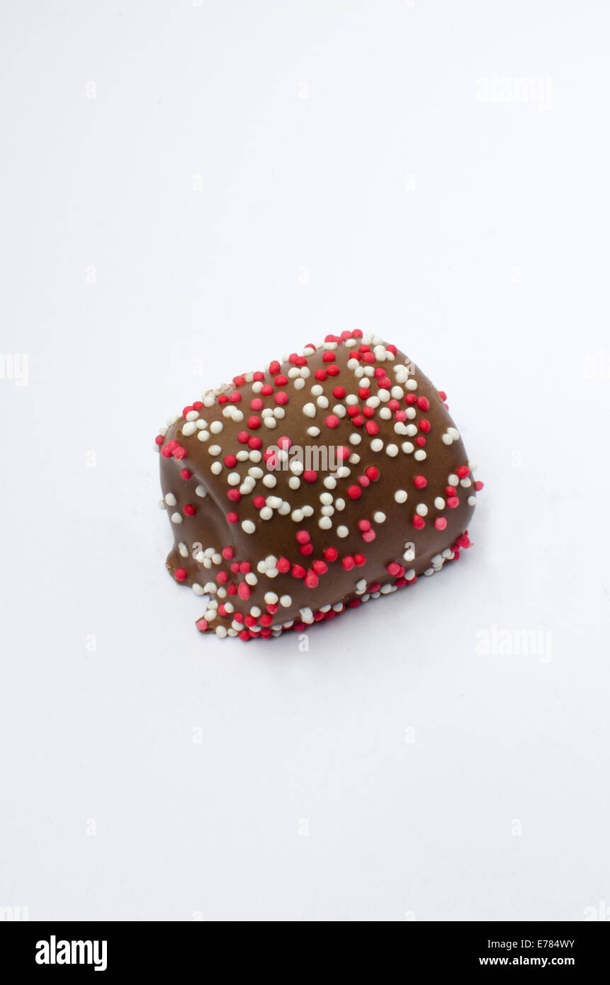 Mini rouleau chocolat rose et blanc avec sprinkles Banque D'Images