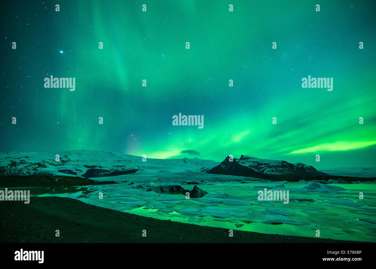 Les aurores boréales au galcier Vatnajokull et Fjallsarlon Islande de l'est, Banque D'Images